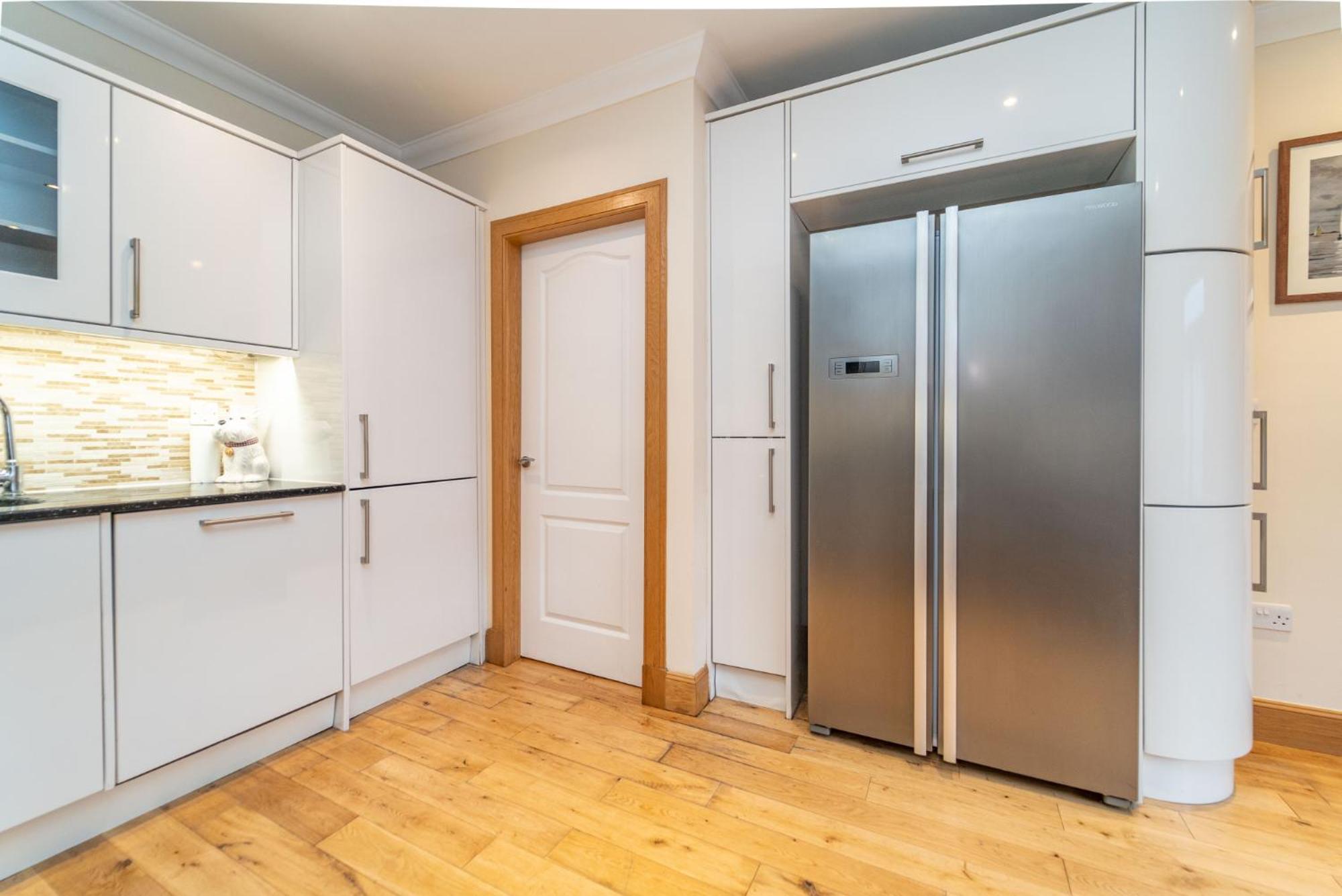 Spacious 3 Bed Townhouse With Parking Appartement