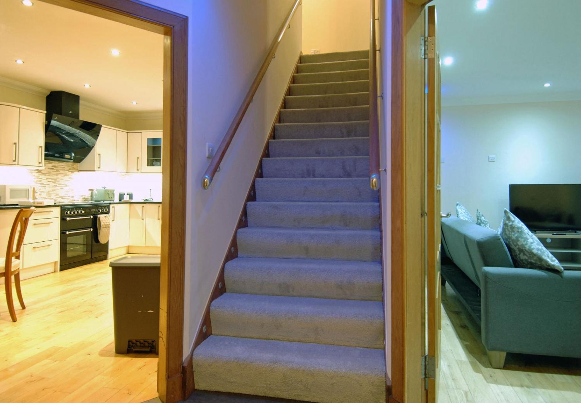 Spacious 3 Bed Townhouse With Parking Appartement *