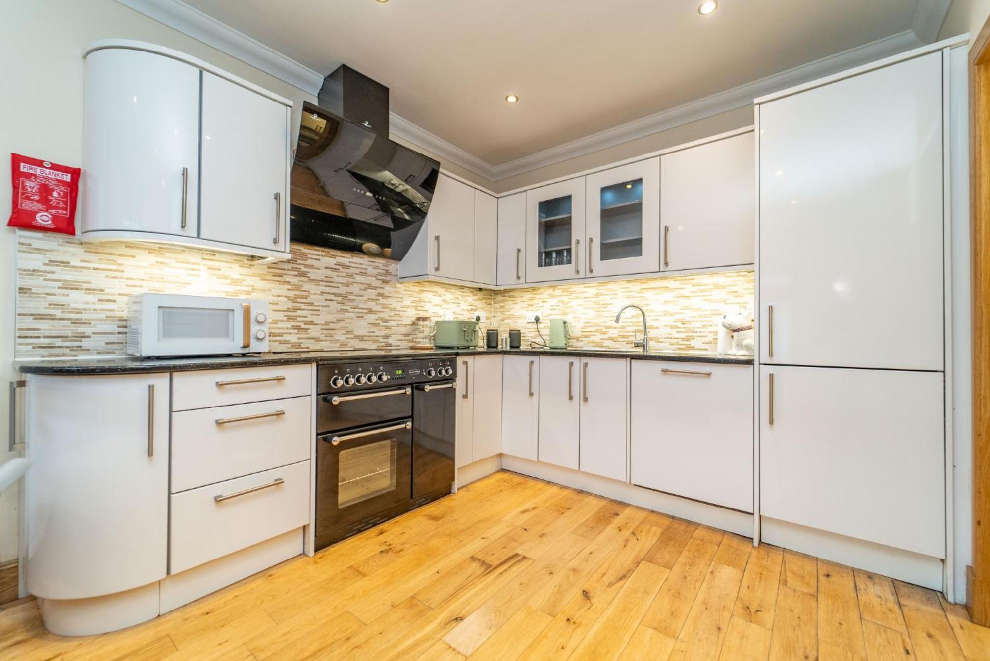 Spacious 3 Bed Townhouse With Parking Appartement