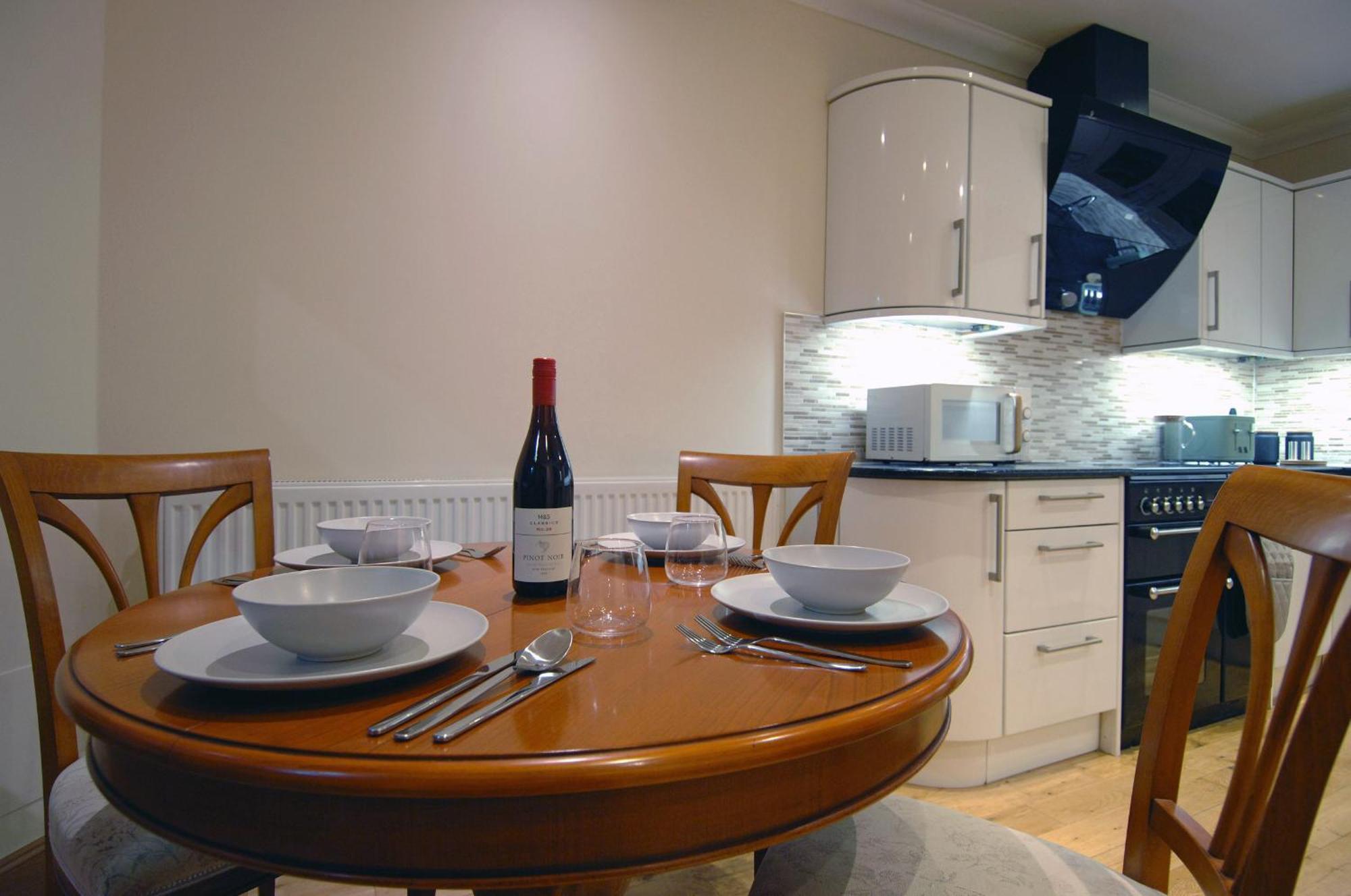 Appartement Spacious 3 Bed Townhouse With Parking *