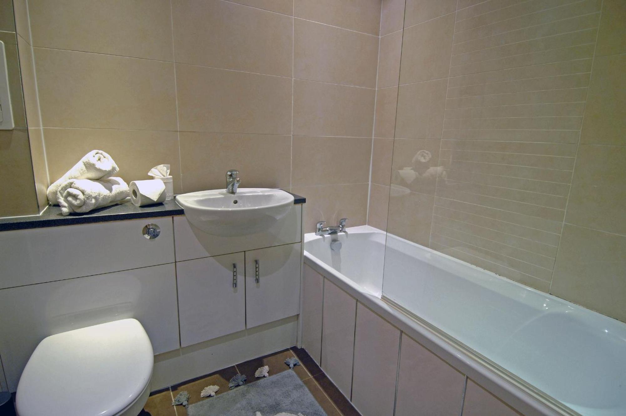 Appartement Spacious 3 Bed Townhouse With Parking *