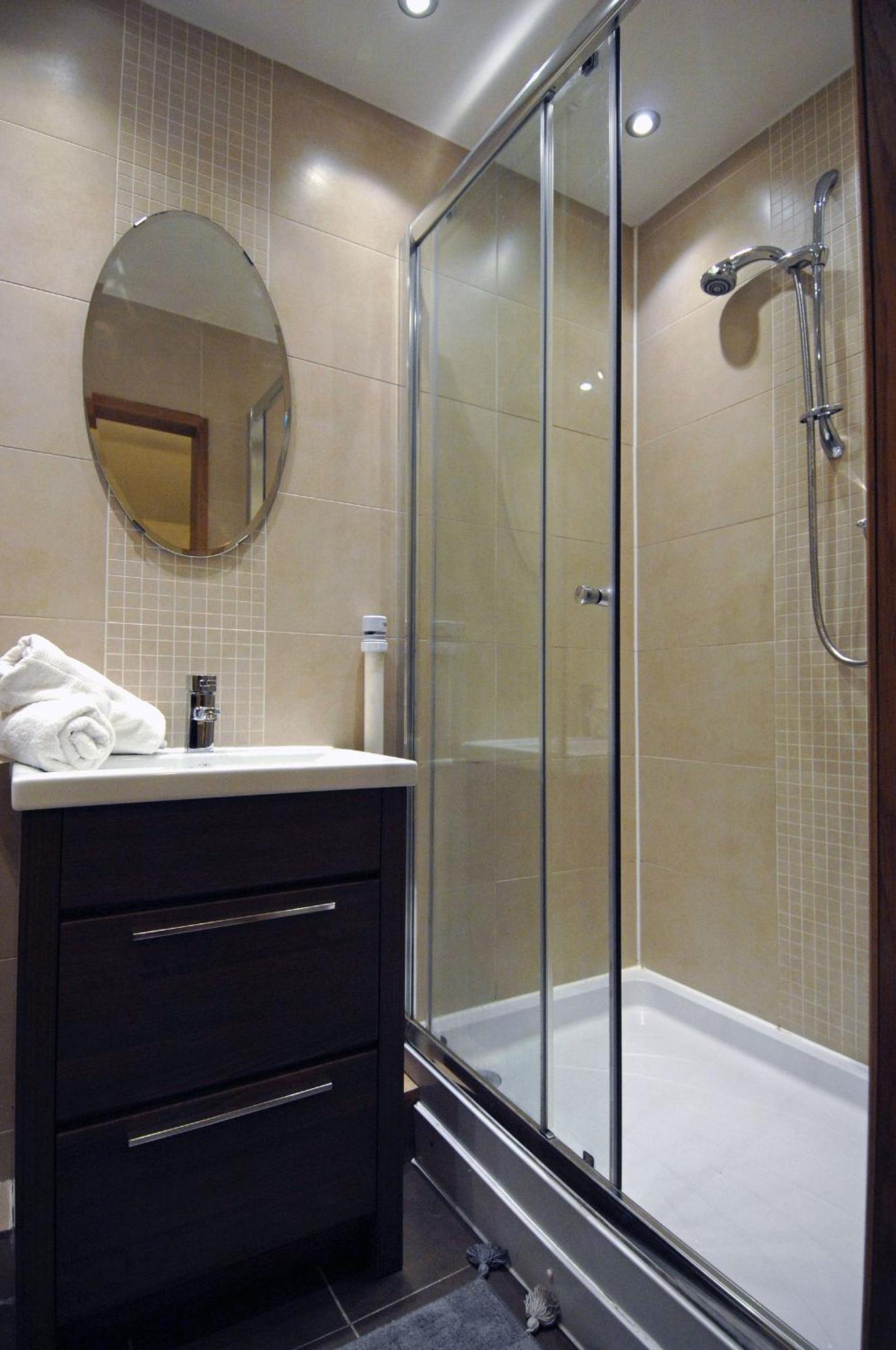 Spacious 3 Bed Townhouse With Parking Appartement